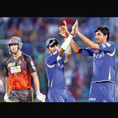 Sunrisers Hyderabad huff their way to 132/7
